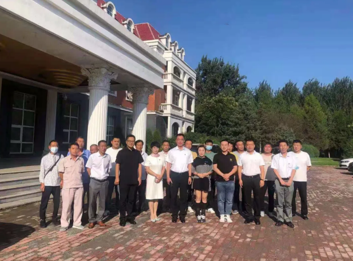 牢靠脱贫攻坚效果，，，，，，，，助力墟落振兴——不朽情缘集团向岫岩县黄花甸镇关门山村送驻村干部事情